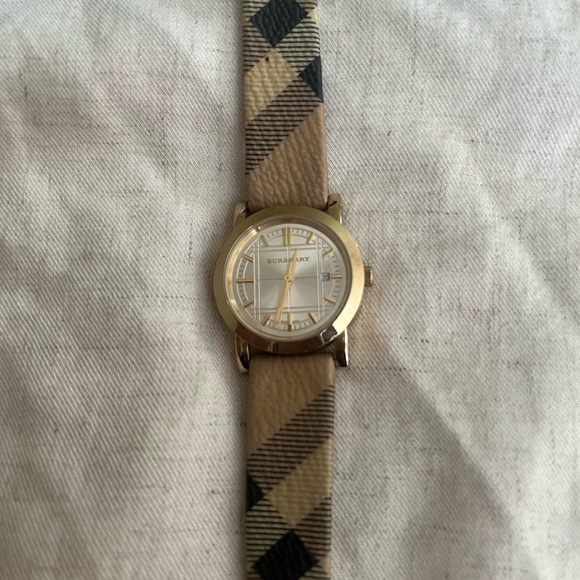 Burberry Gold Watch - Picture 4 of 4